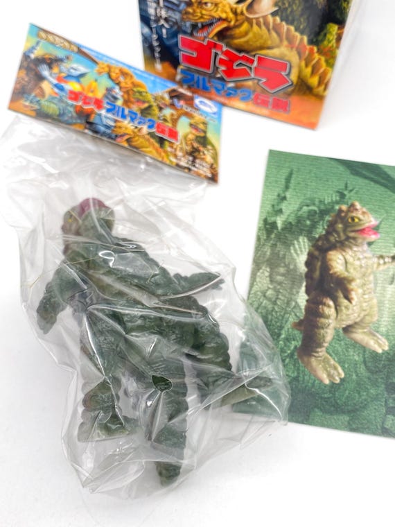 宝物庫生まれの暴君　日本語版　2枚セット カメーバス ゴジラ ブルマァク×岩倉レジェンドコレクション ミニソフビ