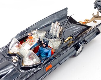 レア CORGI BAT MOBILE バットマン ミニカーとヨットセット レア CORGI BAT MOBILE バットマン ミニカーとヨットセット