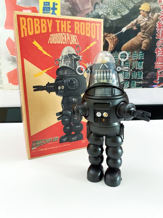【未組立】FORBIDDEN PLANET Robby the Robot Amazon.com: Forbidden Planet Robby the Robot Model Kit