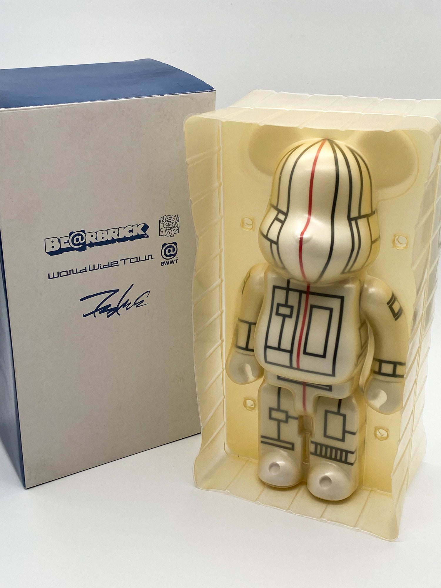 FUTURA 2000 Bearbrick 400% Worldwide Tour BE@RBRICK - Etsy FUTURA 2000 Bearbrick 400% Worldwide Tour BE@RBRICK - Etsy