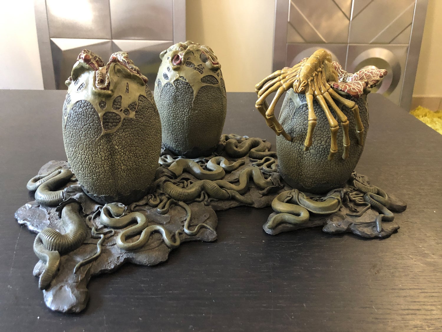 ATTAKUS エイリアン ALIAN EGGS & 1 FACE HUGGER Statue Alien Birth: 3 Eggs and 1 Face Hugger – ATTAKUS 2003