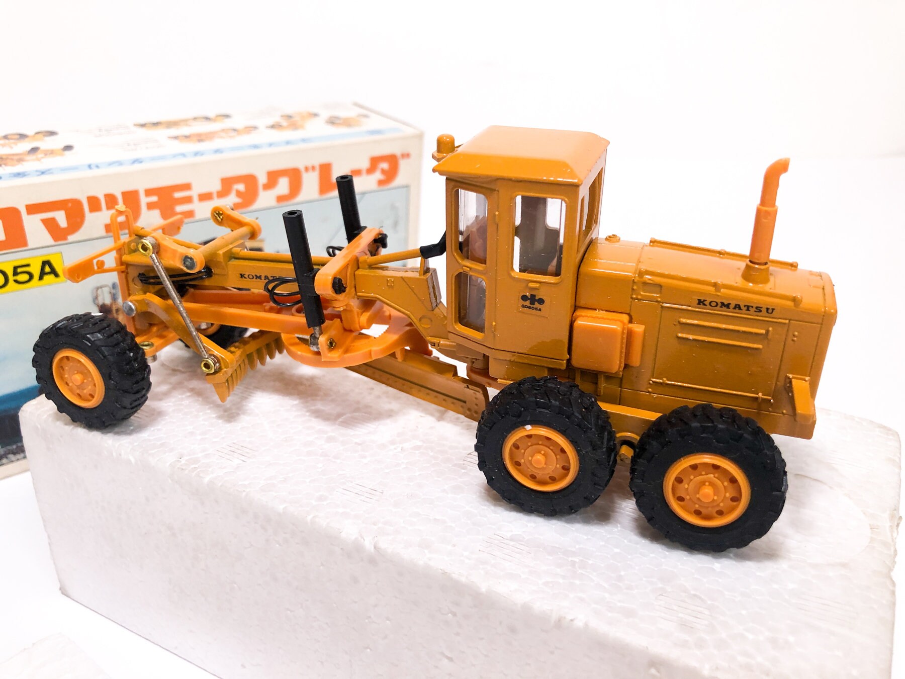 Komatsu DG605A Grader Diapet Yonezawa 1:50 MIB
