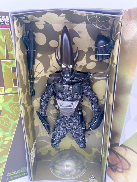 MEDICOM TOY RAH FUTURA UNKLE 77 メディコムトイ FUTURA Unkle 77 Pointman - Medicom Toy (2004) MWA Urban Vinyl Art Toy