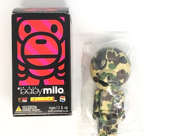 A BATHING APE - BABY milo KUBRICK  シリーズ006 フィギア BAPE BAPE x TOYQUBE Wooden BABY MILO Limited Edition 300 A
