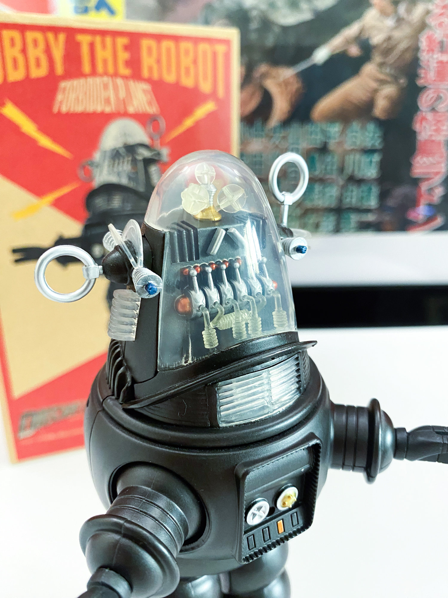 Robbyです Robbie the Rabbit Blue 1/6 Scale Statue | Gecco