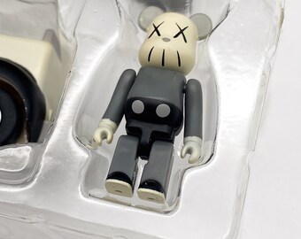 BE@RBRICK Original Fake KAWS チョロQ ベアブリック Bearbrick Kaws Original Fake Choro Q – Takara X Medicom - Etsy