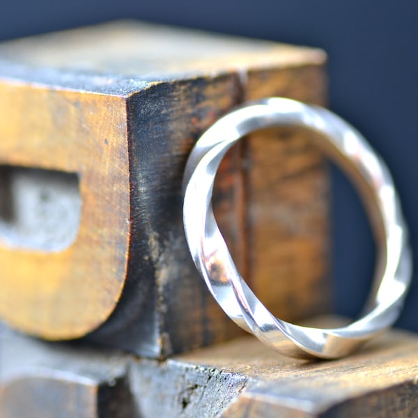 Ring: Twist, handforged, twisted, rope, blacksmith, Viking / Shieldmaiden jewellery, thumb ring, minimal design, wedding band