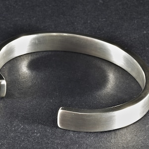 Brazalete rígido de plata de ley cepillada de 8 mm de ancho, personalizado, unisex, 42 g