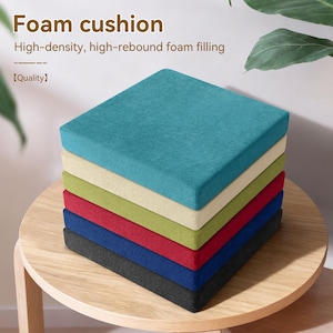 Puede incluir: Una pila de cojines cuadrados de espuma en varios colores: turquesa, beige, verde, rojo, azul y carbón. El texto "Foam cushion" y "High-density, high-rebound foam filling" son visibles.