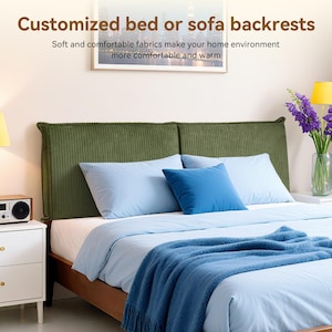 Puede incluir: Una cama con cabecero de pana verde, ropa de cama azul claro y una manta azul. La cama tiene dos almohadas azul claro y un cojín decorativo azul. La imagen incluye el texto: "Customized bed or sofa backrests".