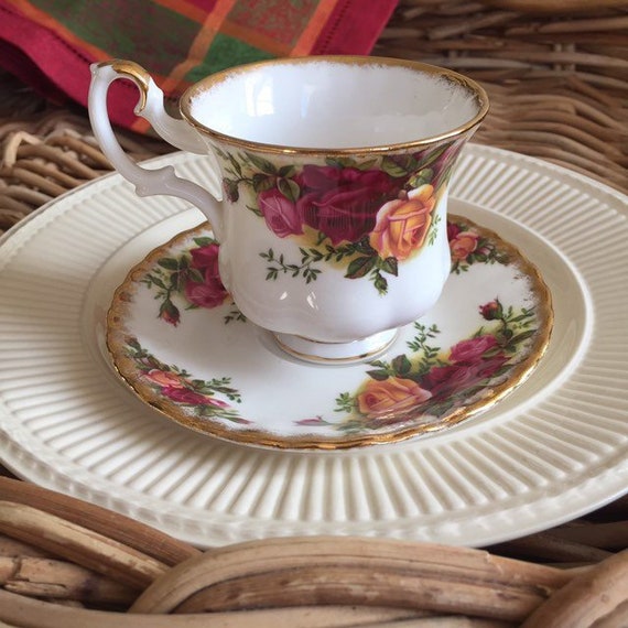 Vintage Royal Albert Old Country Roses tea cup and saucer England