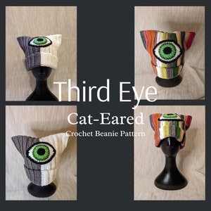 Puede incluir: Tres gorros de punto con orejas de gato y un diseño de tercer ojo. Los gorros están en diferentes combinaciones de colores de gris, blanco, naranja, amarillo, verde y marrón.