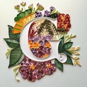 Letra G en filigrana floral, decoración de pared, arte en papel, inicial enmarcada, regalo para ti, tipografía y flores en filigrana