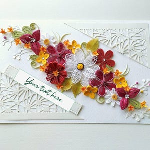 Tarjeta de cumpleaños brillante con flores de verano. Tarjeta de filigrana de papel floral.