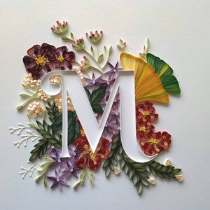 Regalo de letra M en filigrana floral, flores y letras únicas, decoración de pared, regalo especial de arte en papel