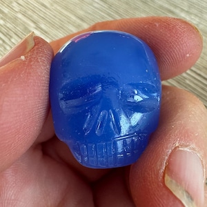 Small &quot;Blue Obsidian&quot; Leandro De Souza Crystal Palm Skull