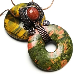 Wire wrap tutorial | Wire wrap donut pendant tutorial | How to wire wrap a pendant with a hole, by Bobi Allen of Timeless Tempest