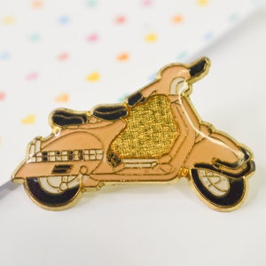 Motorcycle scooter pin, motorcycle, two wheel vehicle, bmx skater bike, vintage 80s / 90s pin's - Enamel pin - Grunge pin - funky