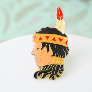 Pin's Indian Chef, copricapo piumato, nativo americano, anni '80 vintage di Pin, spilla da colletto, gioiello colletto, smalto, grunge, funky, rock