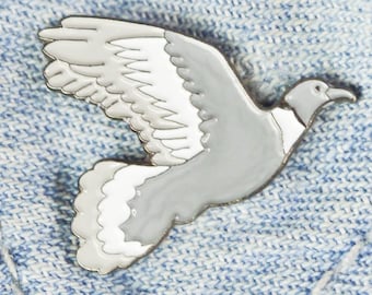 Flying pigeon pins, Columbidae bisque pigeon, bird, animal pins, Vintage 80s / 90s pins - collar pin, grunge enamel jewel
