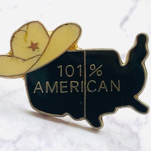 Pin's chapeau de cowboy country Et carte des États-Unis slogan “101% américain” Pin's vintage années 80/90x épinglette vintage collection