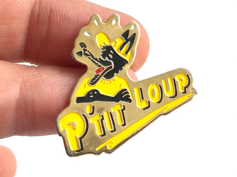 Pins wolf with A cap little wolf in French vintage fun message pins, vintage 80s/90s pins, grunge rock n roll e-mail brooch to collect image 1