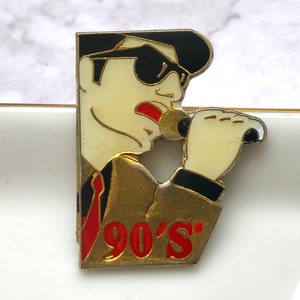 Pin's zanger Muzikant 90's - Comic strip - Cartoon - Vintage pin's 80/90s - Email pin - Grunge pins - funky