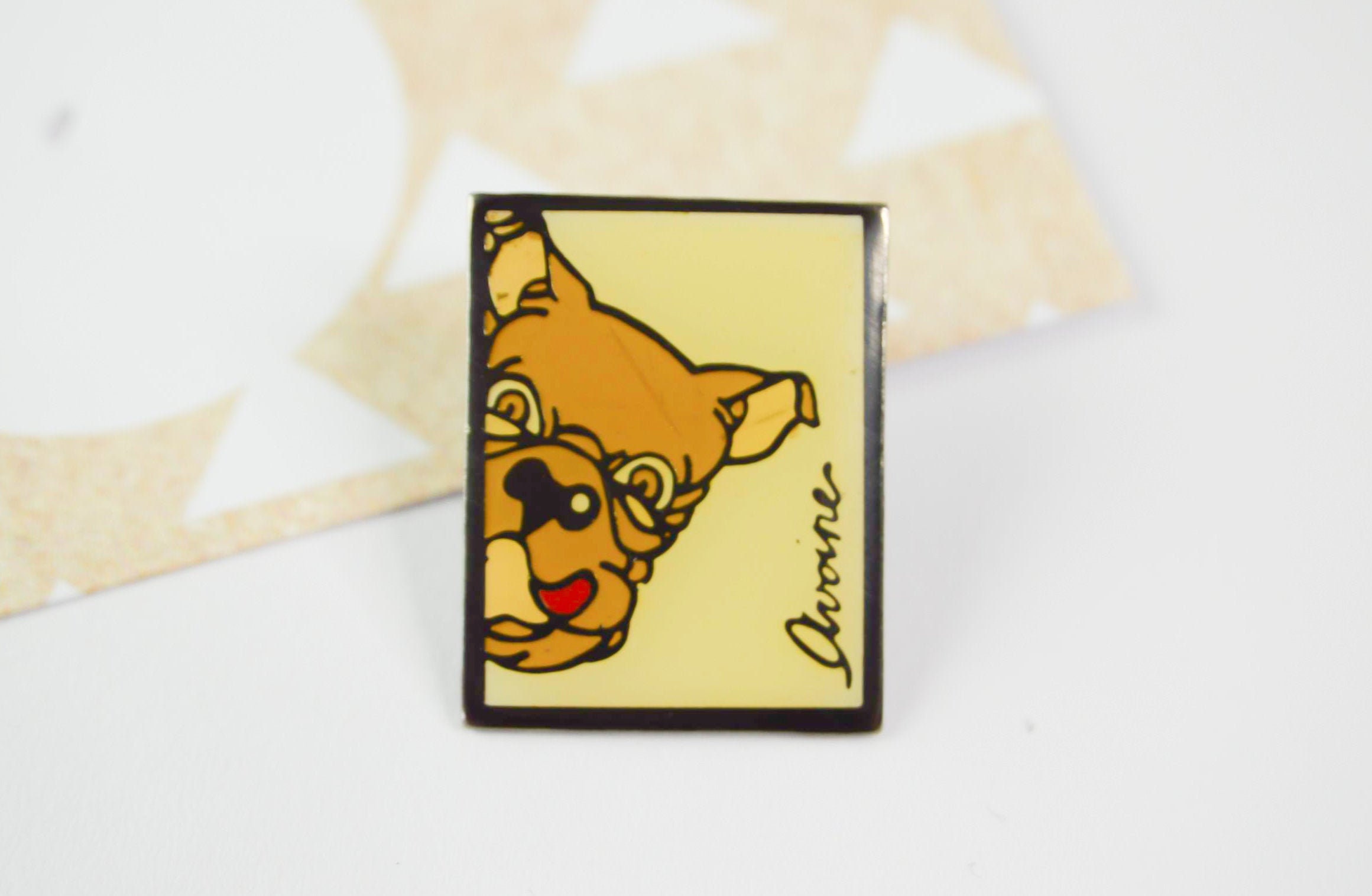 Comic book player dog pins, dog, puppy, Avoine designer, cartoonist, dog lover, 80s / 90s pins