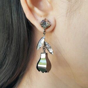 Flower earrings,Black Rhodium plated,Elegant earrings,Sparking earrings,drop earrings,Dangle earrings,Swarovski jewelry,Crystal earrings