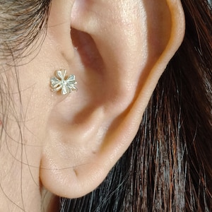 Four-Leaf Clover earring , tragus ear cuff, Silver 14 k gold plated, Cartilage earrings, ear cuffs no piercing, ear cuffs, tragus jewelry