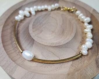 Baroque Freshwater Pearl Bracelet: Dainty Beaded Design, Adjustable