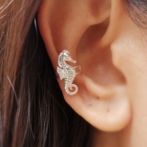 Sea Horse Silver ear cuff,925 Sterling silver ear clip,Boho ear cuff,clip on ear,Silver ear cuff,non pierced earring,Fake conch