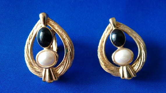 Avon CLIP EARRINGS Clip on Earring free ship Vint… - image 1