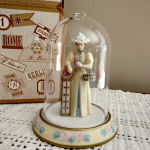 Avon Albee figurine Mrs Albee Avon awards gifts for mom porcelain figurines Mother's Day gift Avon collectibles gifts for grandma Valentine