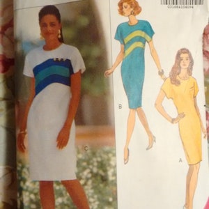 Op de afbeelding: Een naaipatroon voor een jurk met drie verschillende stijlen. Het patroon is van Butterick en is voor de maten 6-8-10. Het patroon heet David Warren 5433.