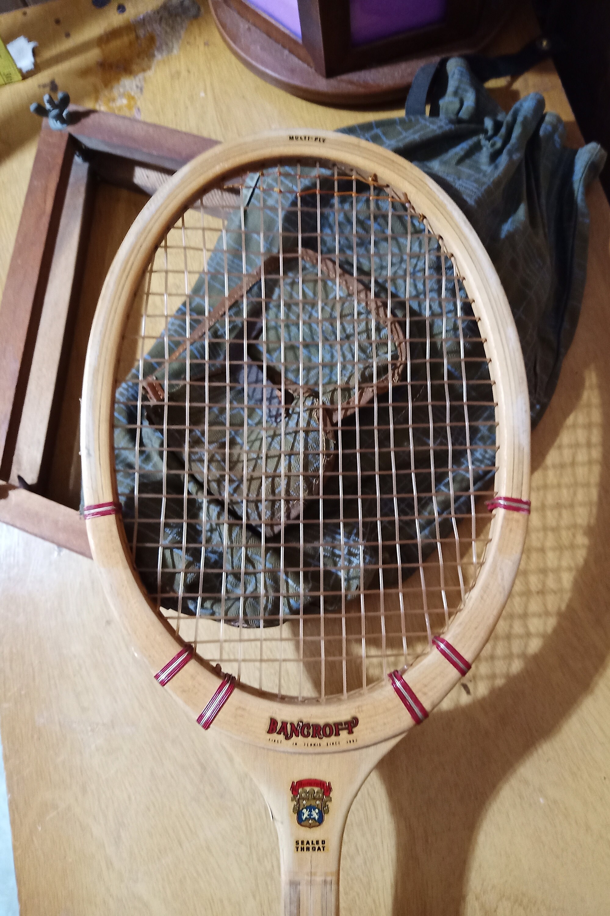 Ancienne Raquette De Tennis En Bois Bancroft - Fabriquée Au Pakistan