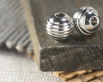 Edelstahl gerillte gerippte runde Metall Spacer Perlen 10 Stück pro Bestellung 8 mm x 7 mm Loch 2 mm F23