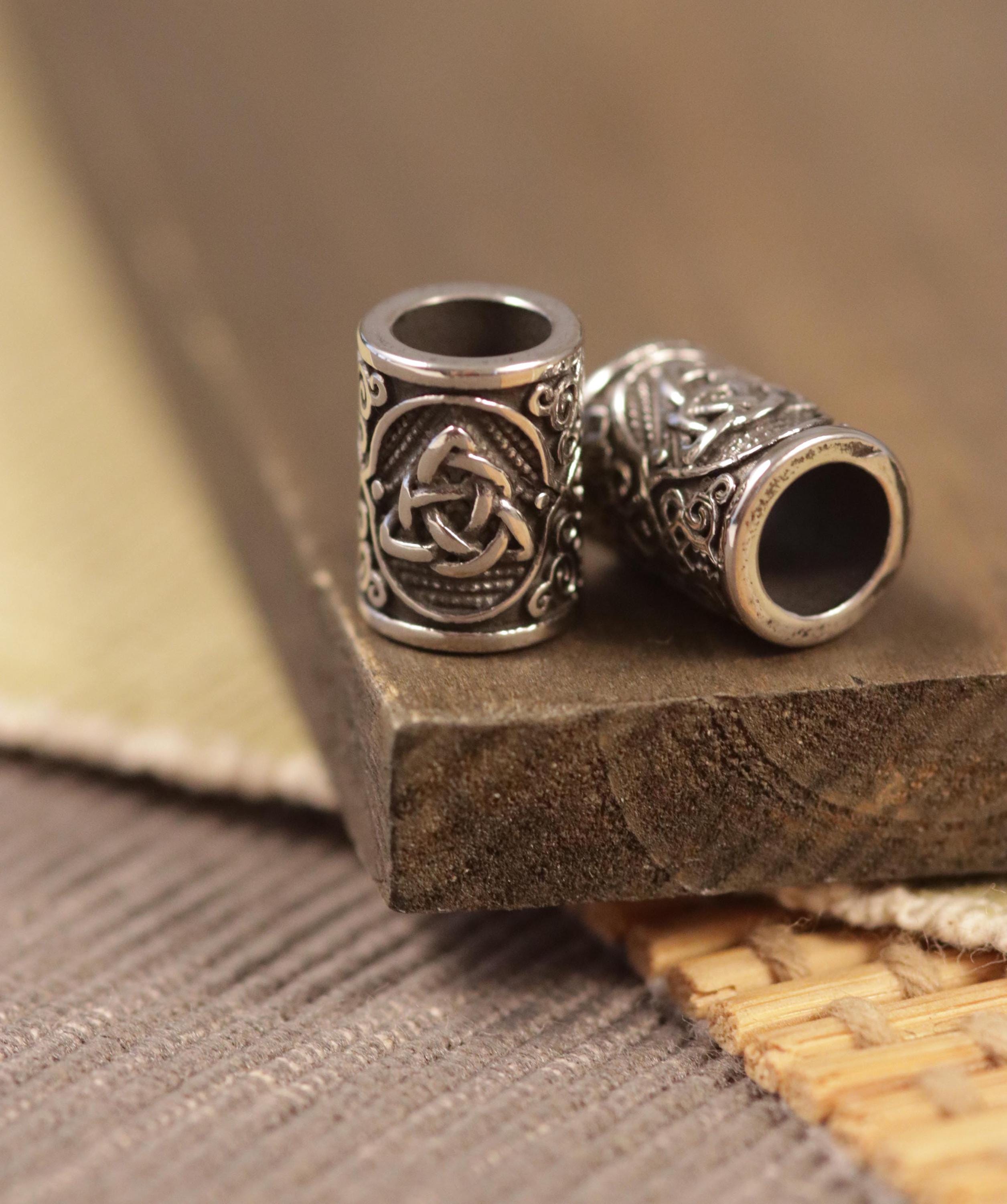 Celtic Trinity-knoop, triquetra, roestvrijstalen tussenkralen: 12 mm x 9 mm, gat 6 mm, 2 stuks per bestelling D47