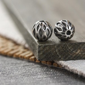 Stainless Steel 9.5mm Round Metal Spacer Bead: 2 Pieces, Hole 2.5mm D25