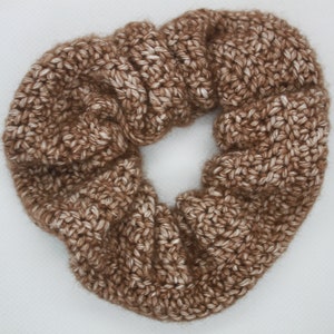 Handgemaakte Scrunchie stonewashed braun