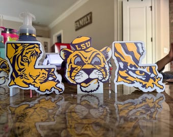Bath and body works soap holders.  Home decor for any room!