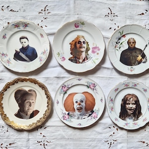 Set med 6 vintage-desserttallrikar med skräckmotiv