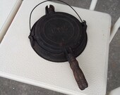 vintage Idea cast iron waffle maker