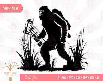 Könnte beinhalten: Schwarze Silhouette eines Bigfoots, der einen Bogen und Pfeil hält und in hohem Gras steht. Das Bild ist eine digitale Illustration.