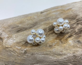 Boucles d’oreilles Cluster Pearl, Boucles d’oreilles en perles de mariée, Boucles d’oreilles en perles de mariage, Cadeau de demoiselle d’honneur, Cluster Pearl Stud, Perle naturelle, Cadeau de remise des diplômes