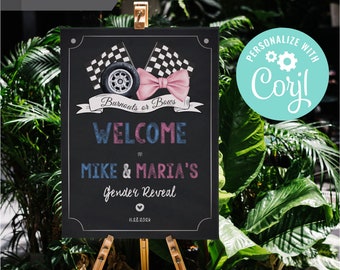 Puede incluir: Un letrero de pizarra negra con un letrero de bienvenida rosa y azul para una fiesta de revelación de género. El letrero dice "Burnouts or Bows" y "Bienvenido a Mike & Maria's Gender Reveal" con la fecha 11.28.2024. El letrero está decorado con una bandera a cuadros, un neumático y un lazo rosa.