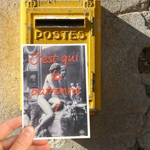 Carte postale - C'est qui la patronne?