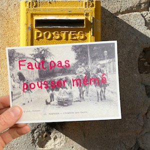 Carte postale Robinson - Faut pas pousser mémé