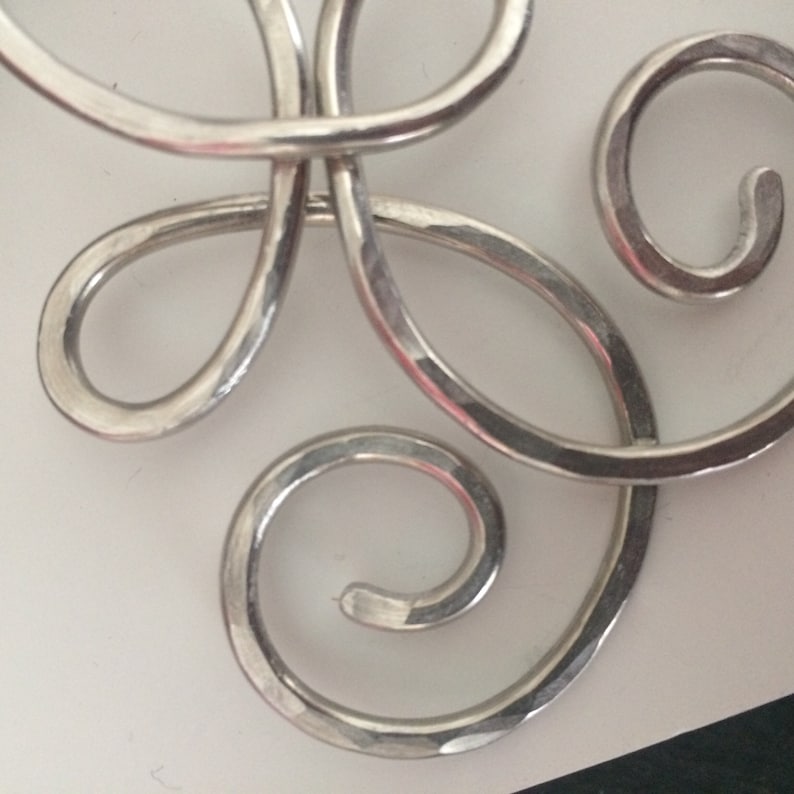 hammered aluminium knitting necklace close up detail