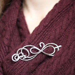 Beautiful Figure 8 shawl pin, sweater clip, silver brooch, scarf close, infinity hair slide, unique design, gift for her image 2